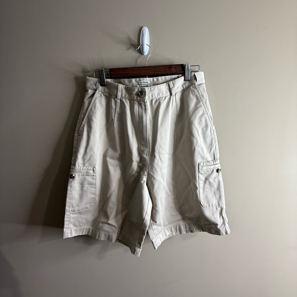 Women’s L.L bean original fit khaki shorts size 12 - Picture 1 of 12